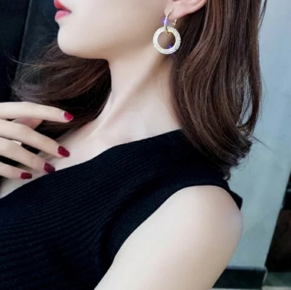 New Gold Trendy Hoop Earrings - Picture 4 of 4